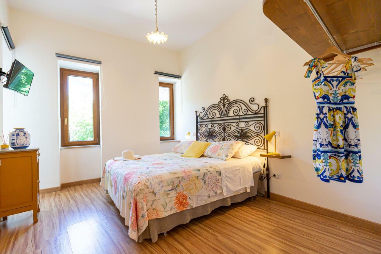 Villa La Quercia メタ エクステリア 写真